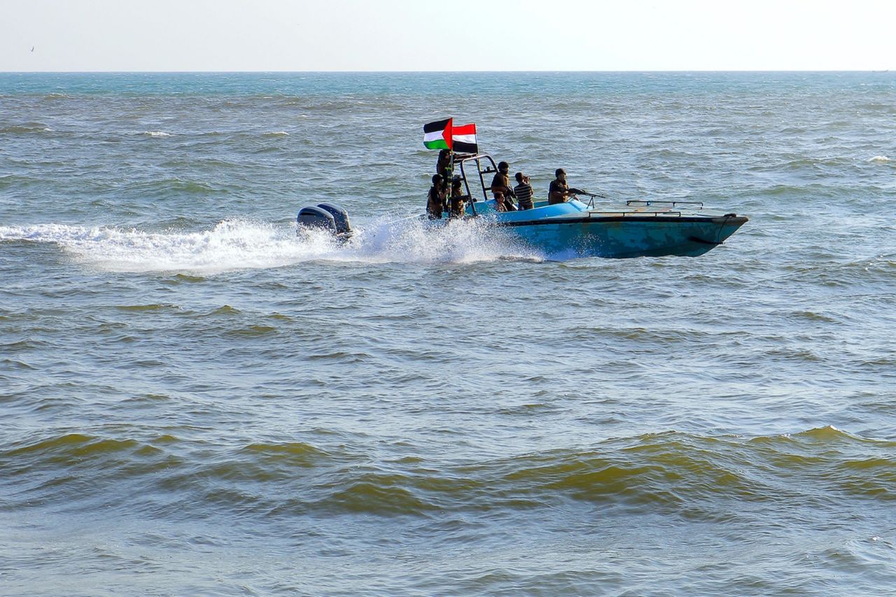 بأغلبية ١١ صوتاً…مجلس الأمن يطلب من صنعاء التوقف عن الهجمات في البحر الأحمر