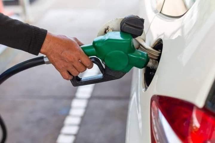 تخفيض مخصصات السيارات من البنزين